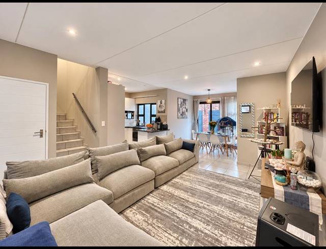 3 BEDROOM TOWNHOUSE FOR SALE IN FERNDALE
